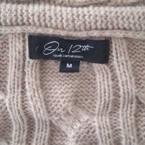 On 12th Winter Cable Knit Cropped Cardigan Sweater Beige Button Front Sz M - Picture 7 of 9